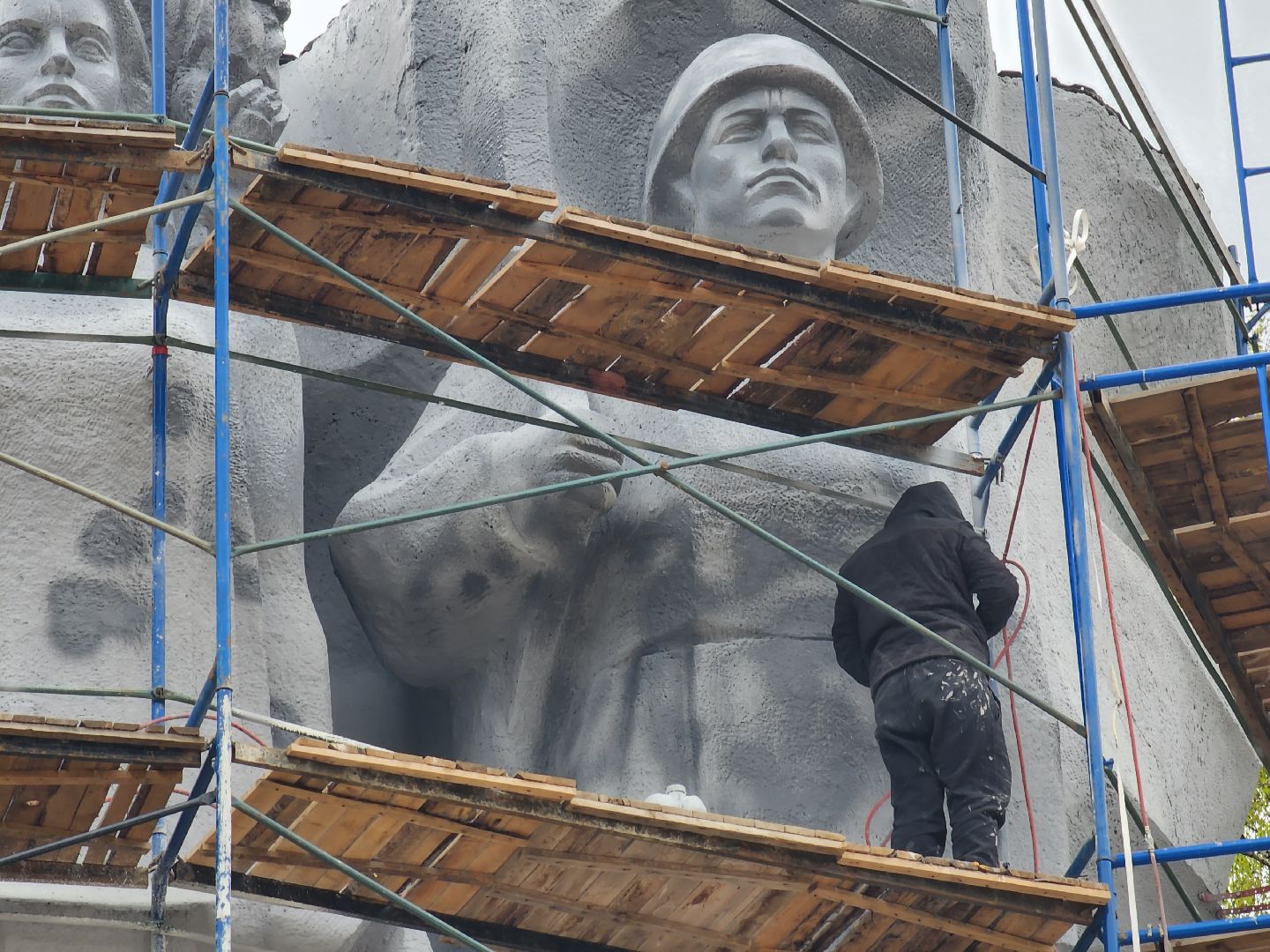 королёв, всероссийский субботник в королеве, горзеленхозстрой, мемориал славы в королеве, капитальный ремонт мемориала,