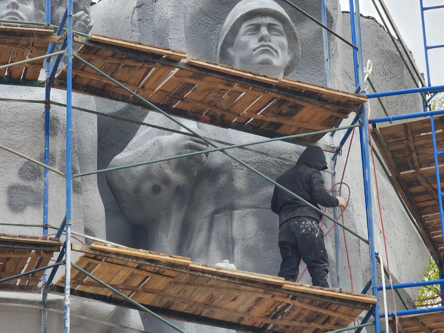 королёв, всероссийский субботник в королеве, горзеленхозстрой, мемориал славы в королеве, капитальный ремонт мемориала,