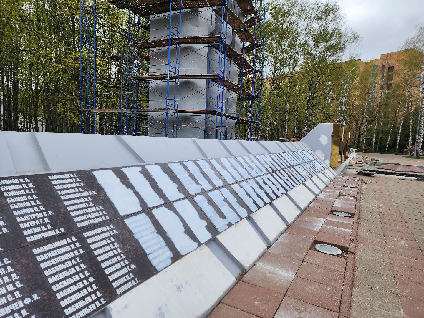 королёв, всероссийский субботник в королеве, горзеленхозстрой, мемориал славы в королеве, капитальный ремонт мемориала,