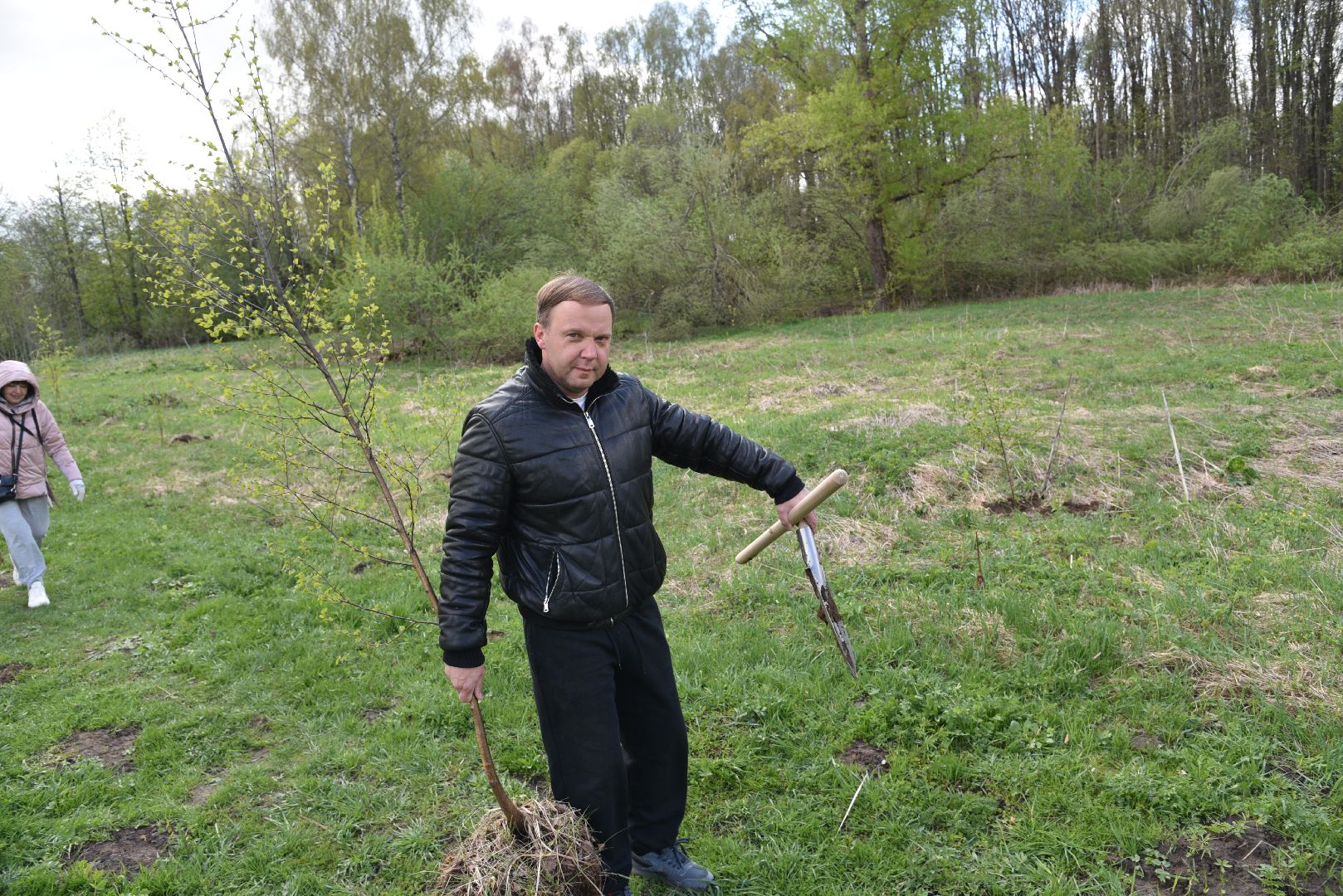 лотошино, дубки, сад памяти, посадка деревьев,