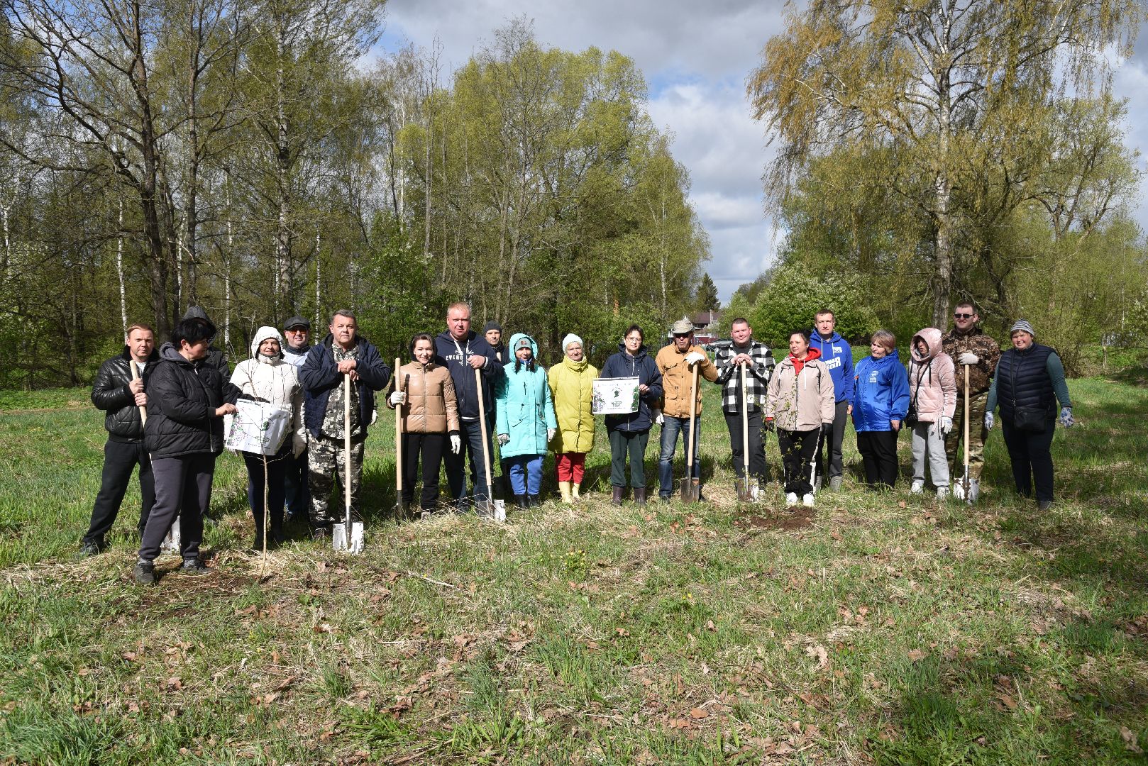 лотошино, дубки, сад памяти, посадка деревьев,