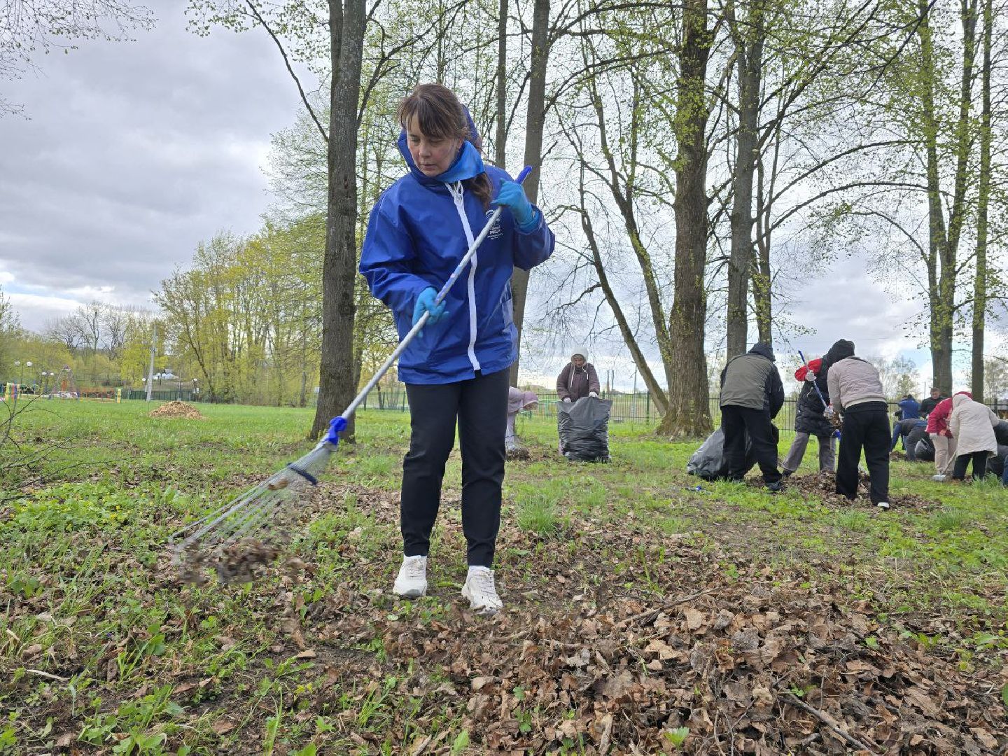 можайск, можайский муниципальный округ, подмосковье, субботник, общеобластной субботник, парк , городской парк, центральная площадка,