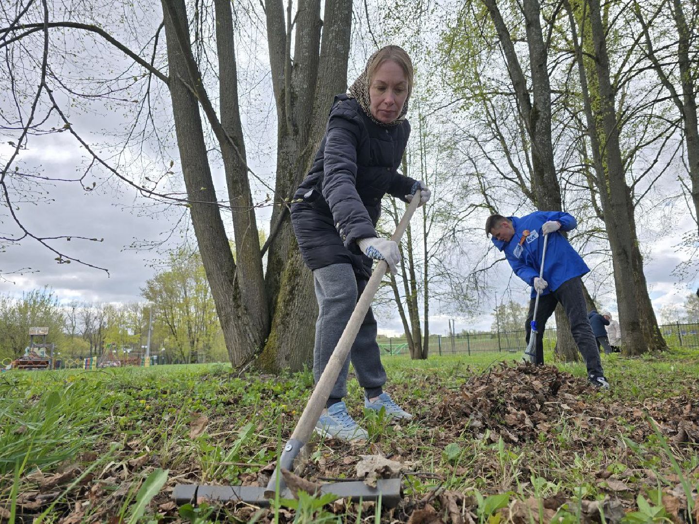 можайск, можайский муниципальный округ, подмосковье, субботник, общеобластной субботник, парк , городской парк, центральная площадка,