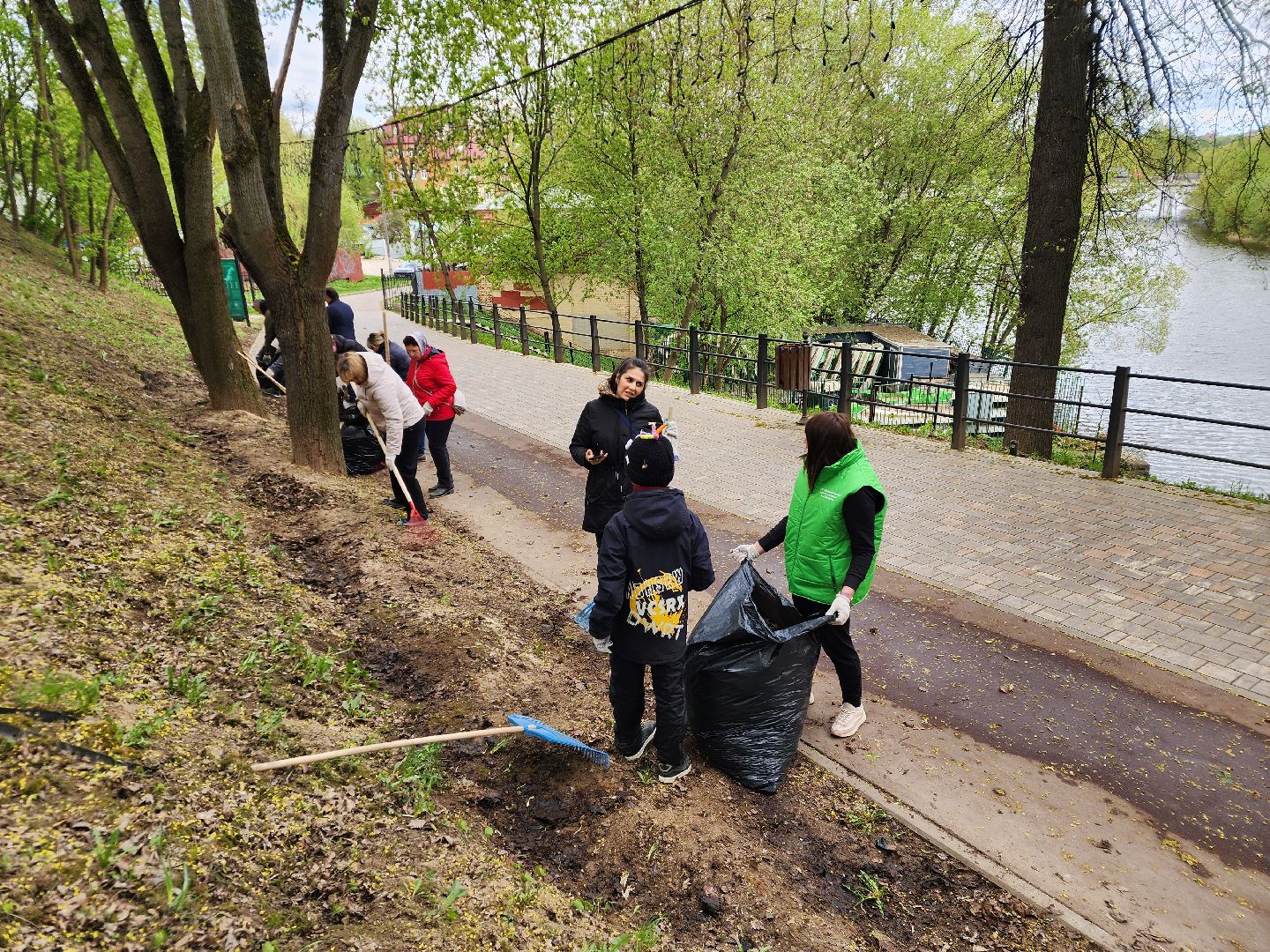 Подольск , субботник, парк талалихина,