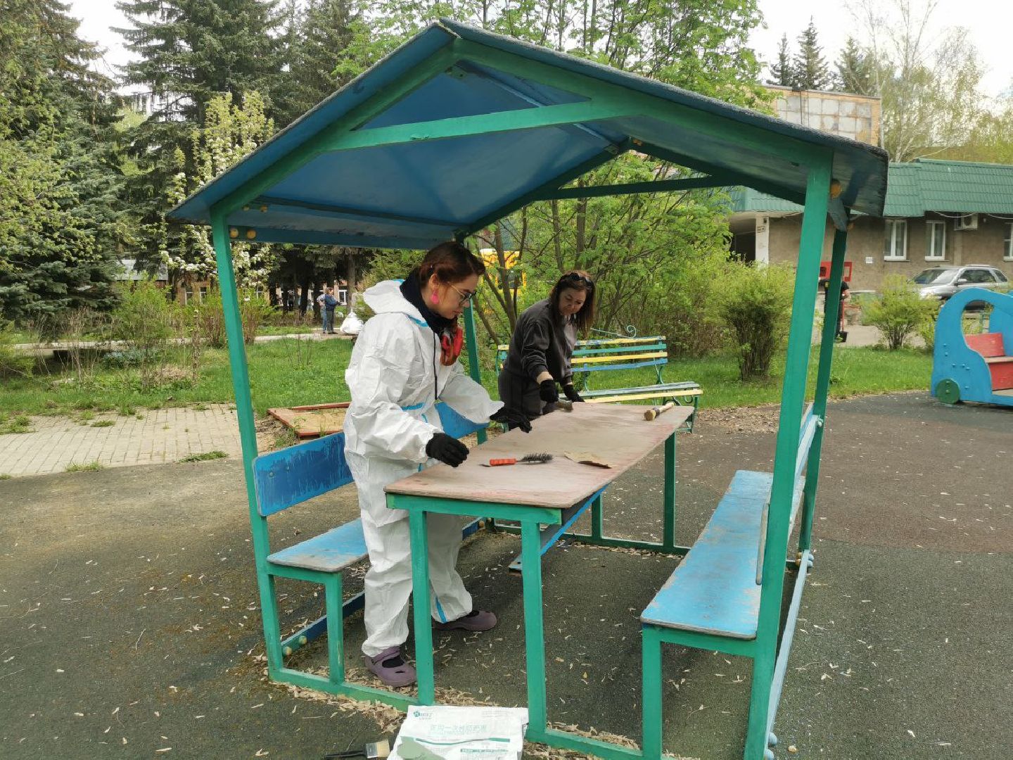 пушкинский округ, ивантеевка, субботник, центр социального обслуживания,  волонтерская помощь, уборка территории,