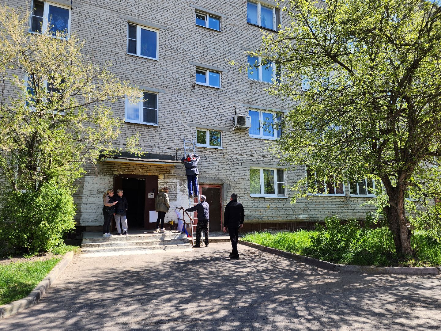 ногинск, ветеран, общество, жители, память, табличка на доме в честь ветерана,