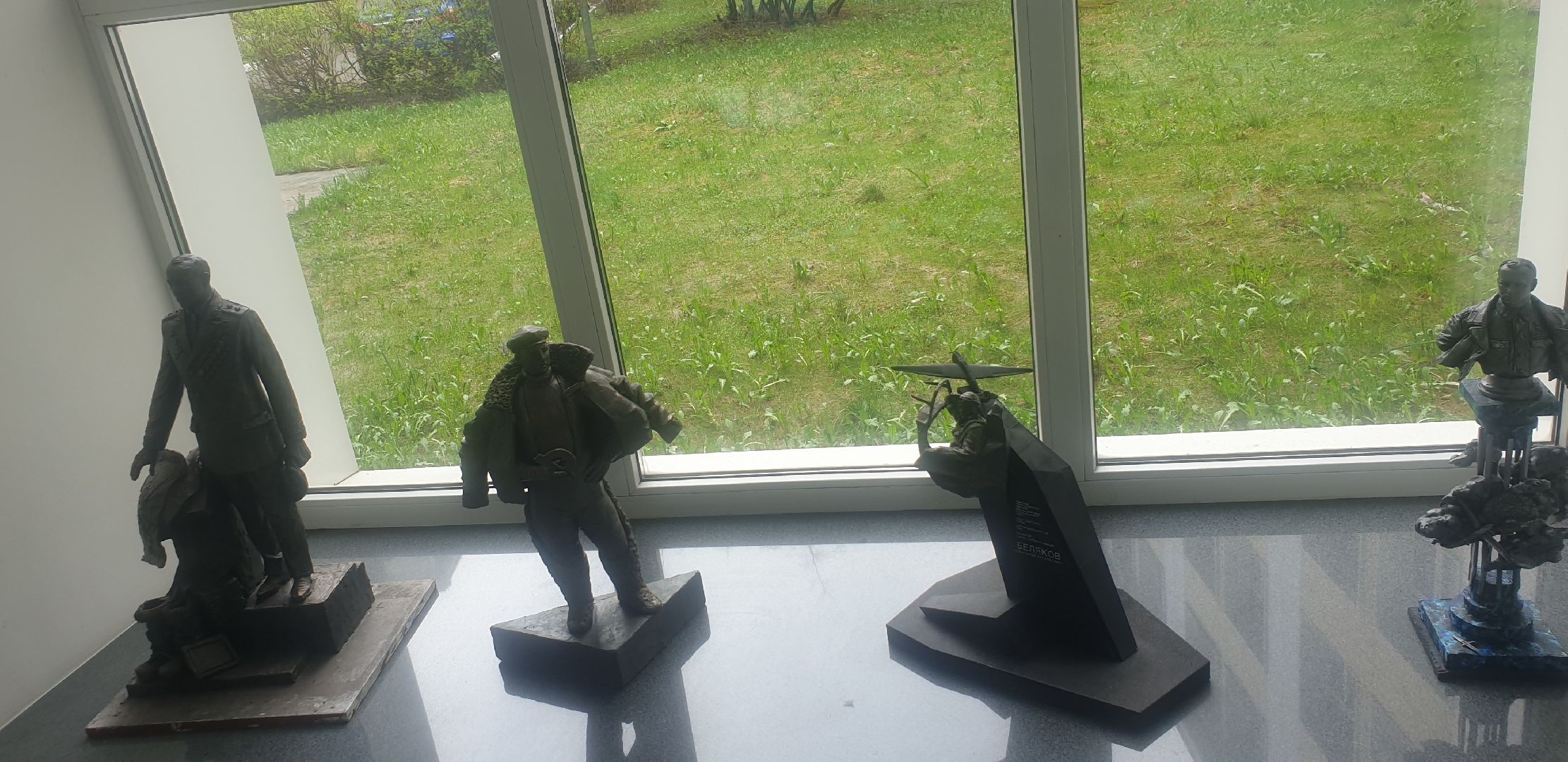 Долгопрудный, МФТИ, летчик-герой, памятник