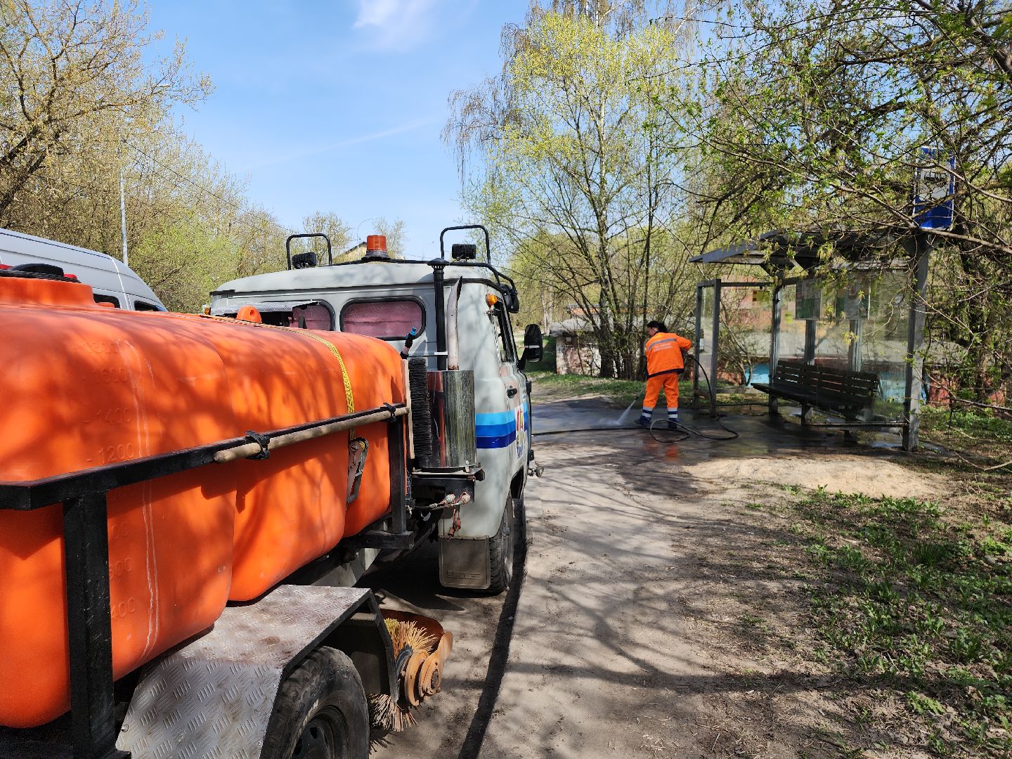 серпухов, подмосковье, моют остановки,