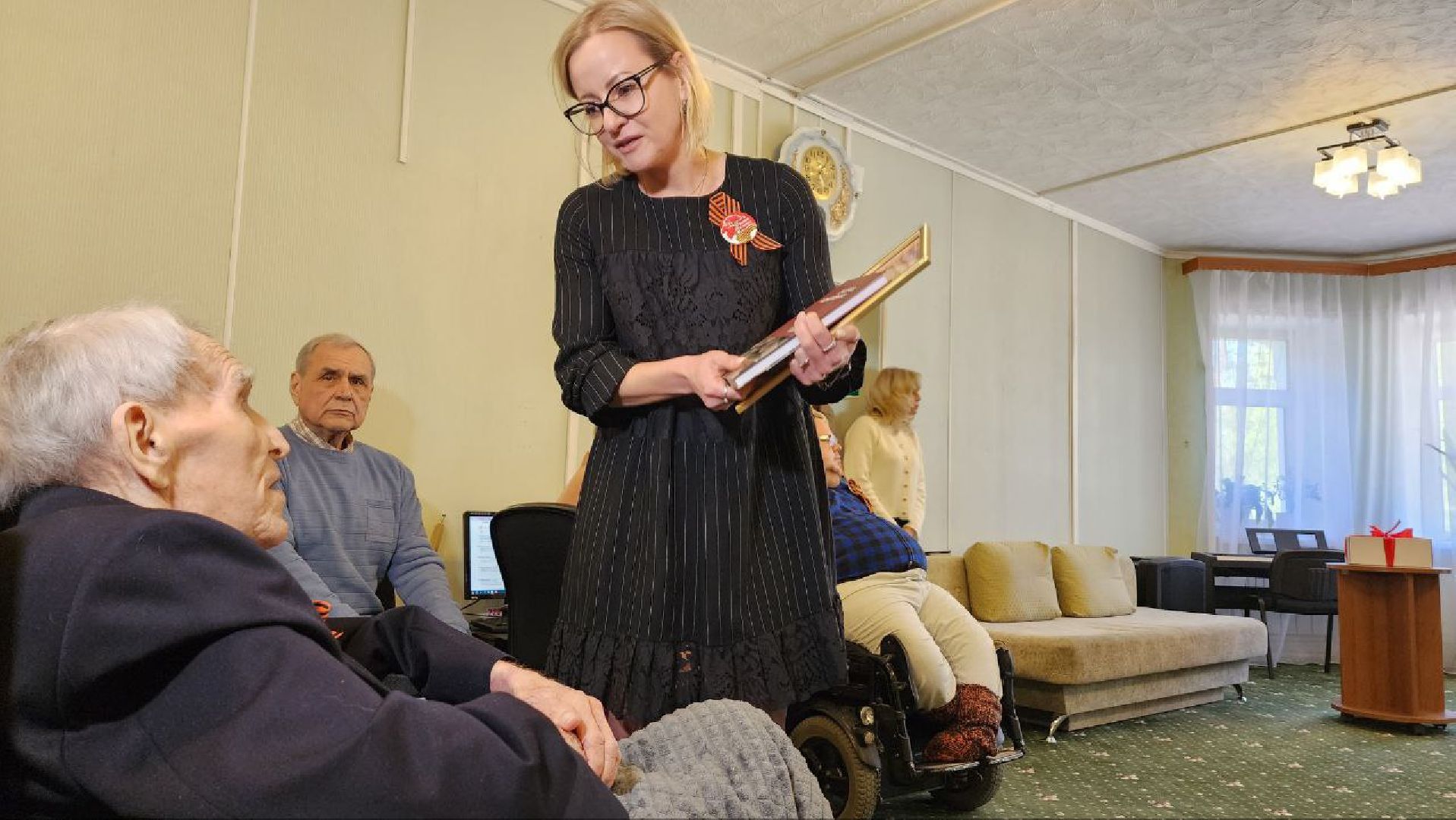 Дмитров, Почетный житель Дмитрова, Анатолий Хомич, Ветеран ВОВ,Дом доброты в Дмитрове,Таблички в честь ветеранов ВОВ,табличка,