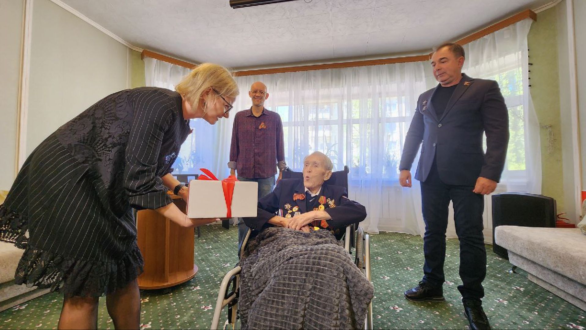 Дмитров, Почетный житель Дмитрова, Анатолий Хомич, Ветеран ВОВ,Дом доброты в Дмитрове,Таблички в честь ветеранов ВОВ,табличка,