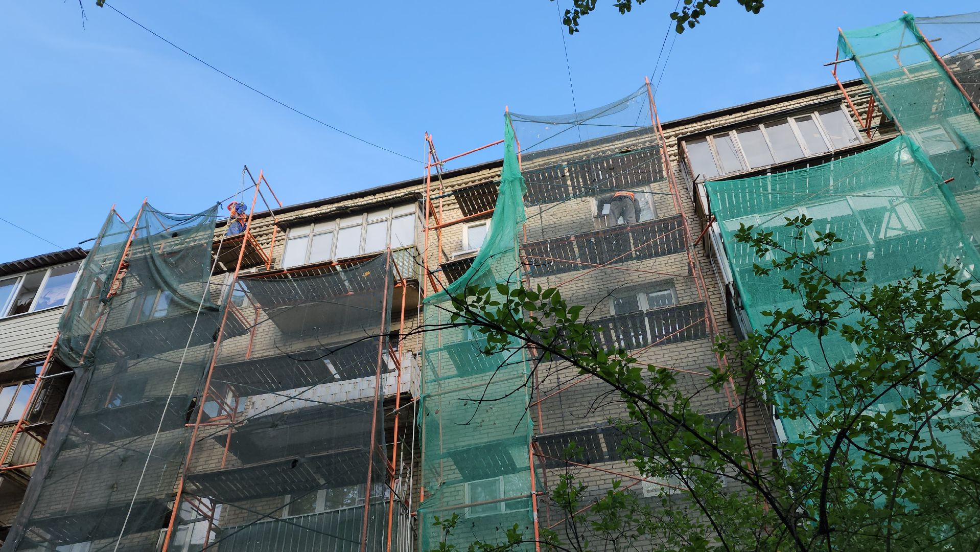 пушкино, капремонт, ремонт фасада дома, рабочие, подрядная организация, штукатурные работы, балкон, отмостка дома, козырек,вертикалки,