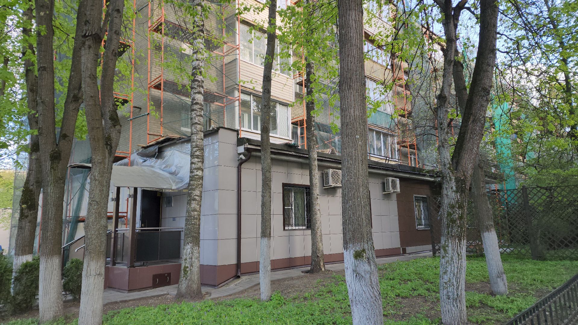 пушкино, капремонт, ремонт фасада дома, рабочие, подрядная организация, штукатурные работы, балкон, отмостка дома, козырек,вертикалки,