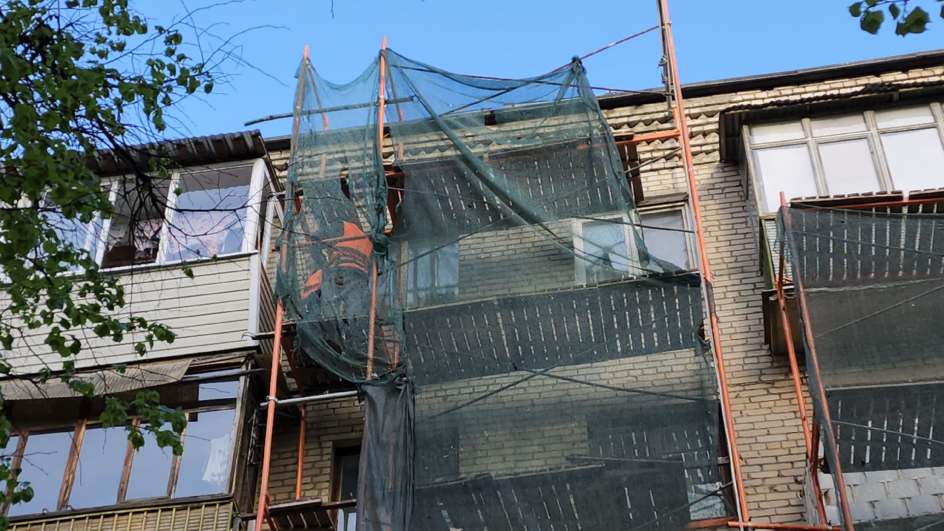 пушкино, капремонт, ремонт фасада дома, рабочие, подрядная организация, штукатурные работы, балкон, отмостка дома, козырек,вертикалки,