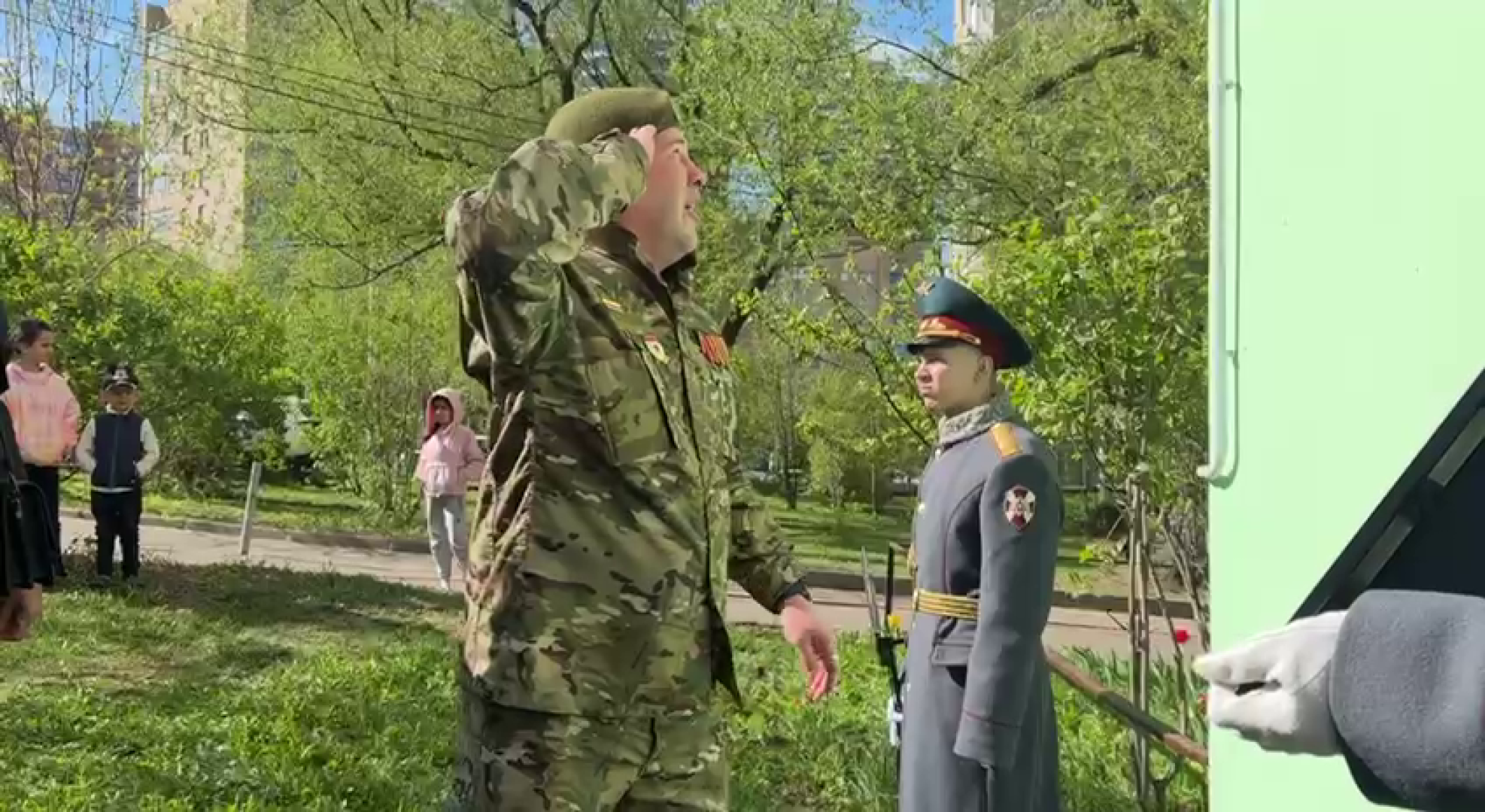 реутов, сво, военнослужащий, мемориальная табличка, награда посмертно,