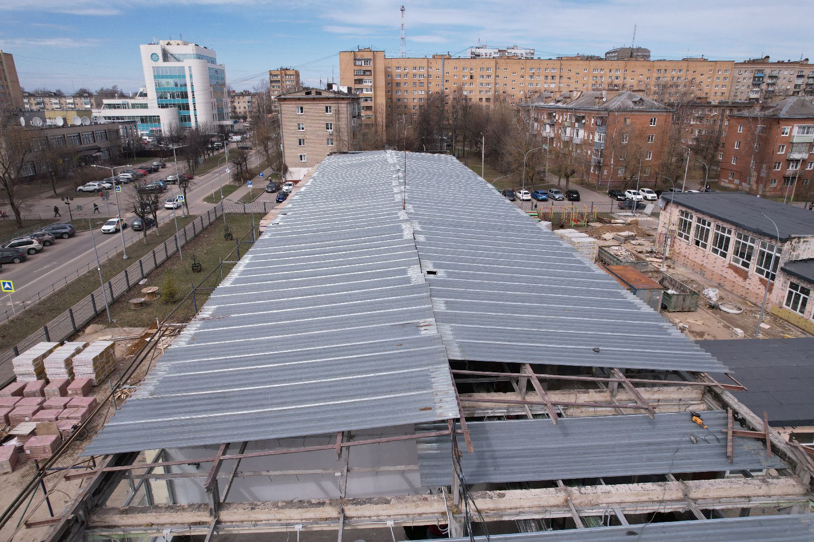 видео с коптера,  ремонт школы 17 в Серпухове,