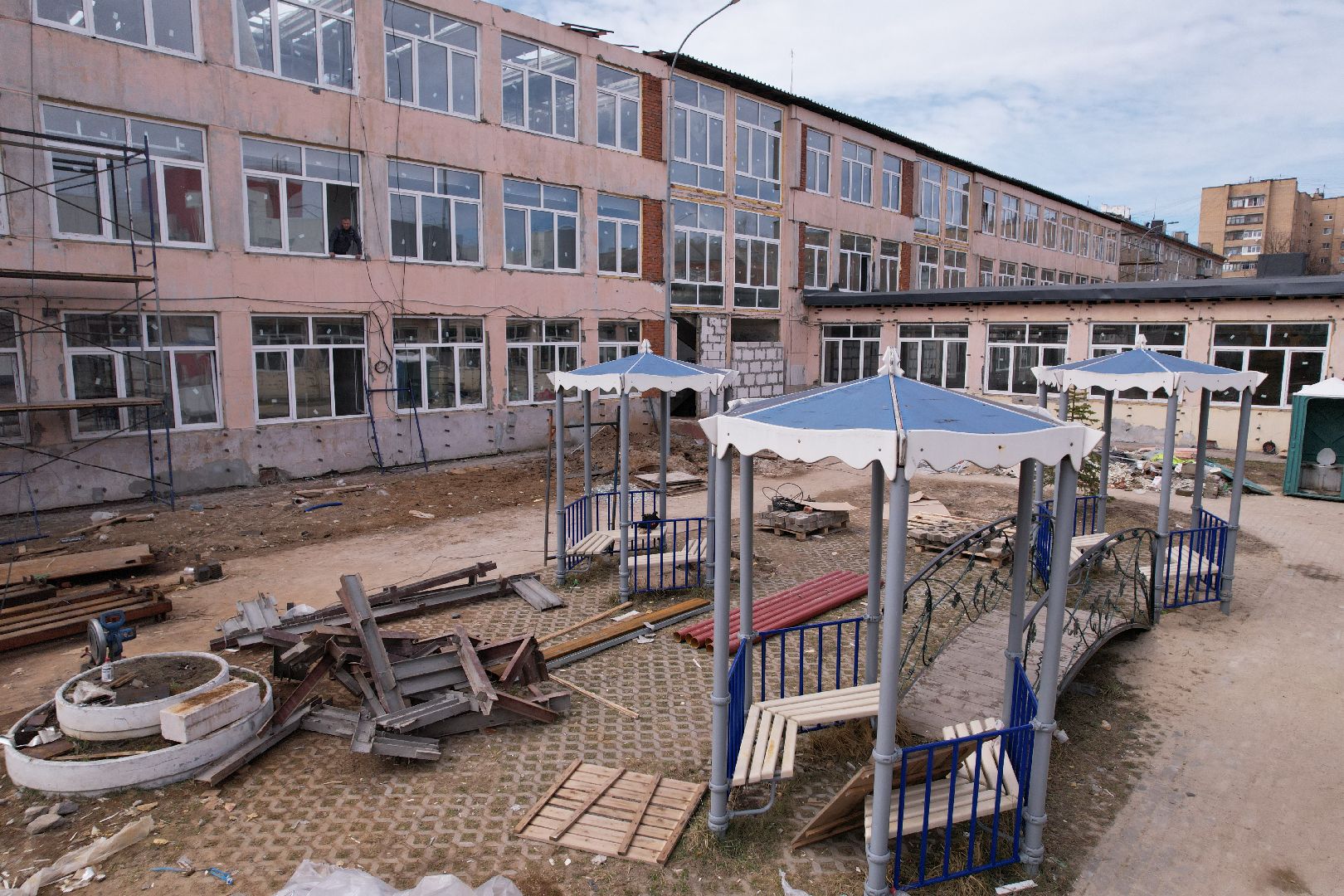 видео с коптера,  ремонт школы 17 в Серпухове,