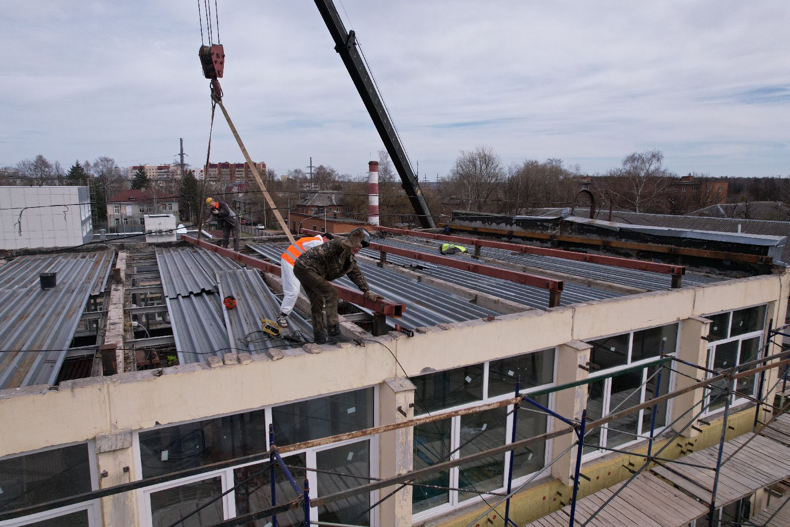 видео с коптера,  ремонт школы 17 в Серпухове,