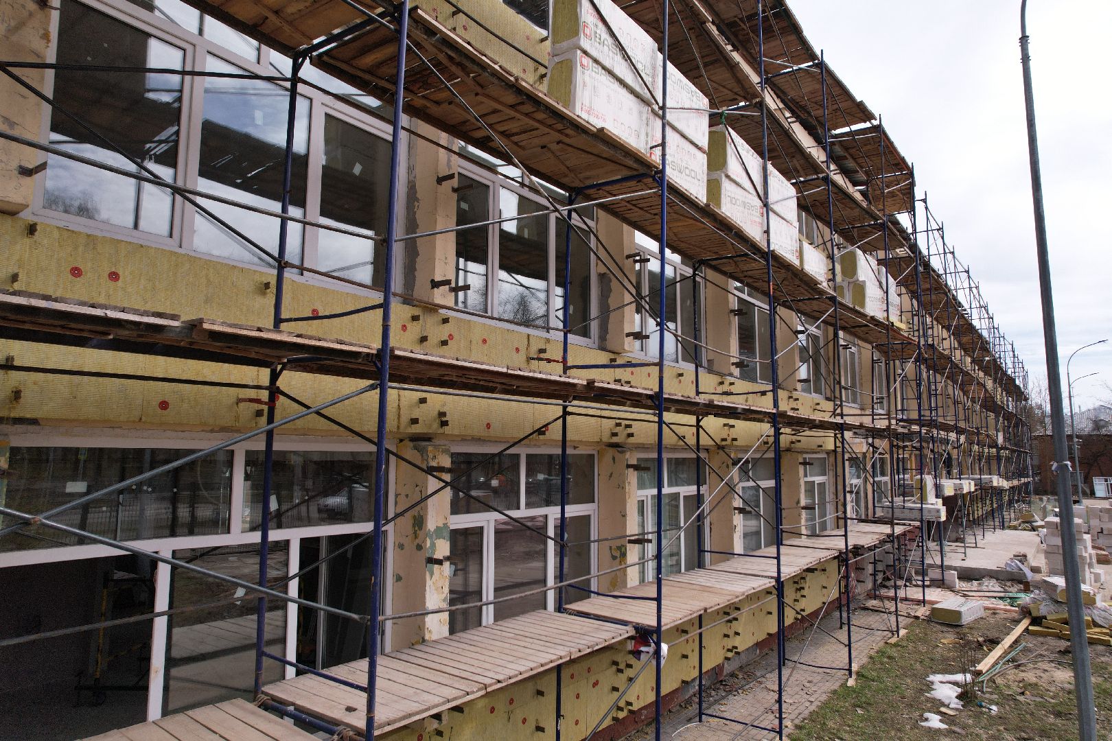 видео с коптера,  ремонт школы 17 в Серпухове,