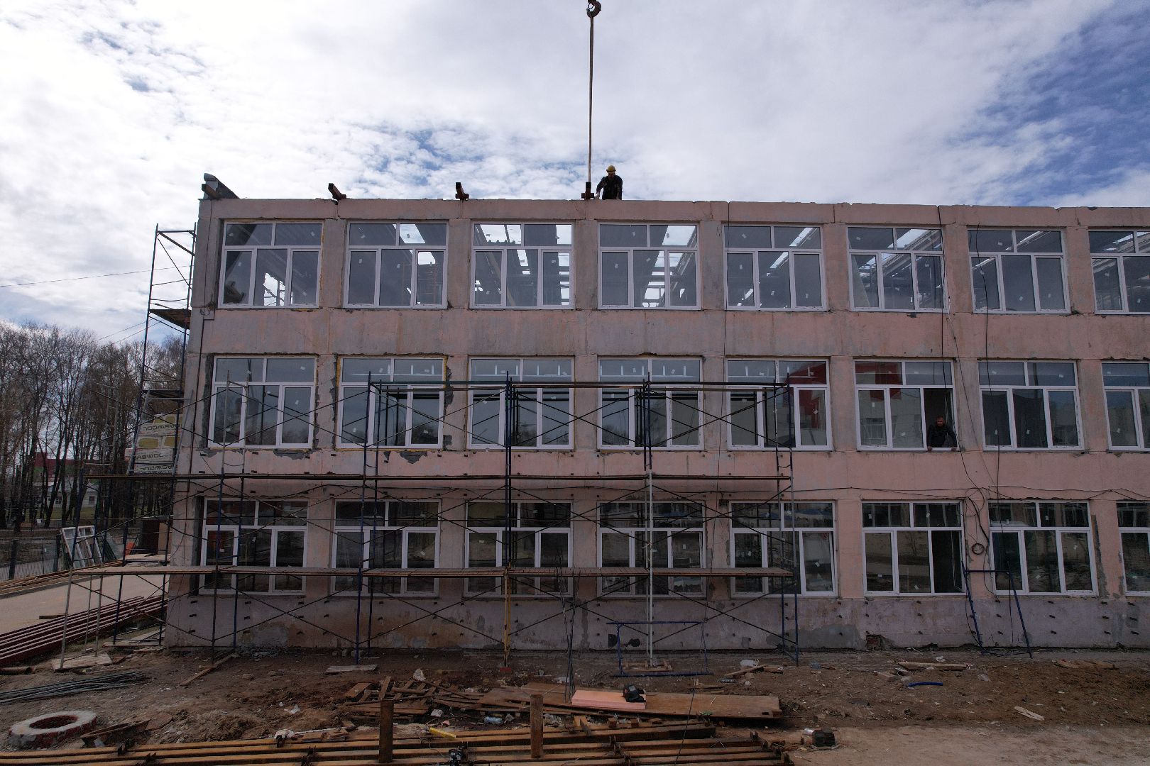 видео с коптера,  ремонт школы 17 в Серпухове,