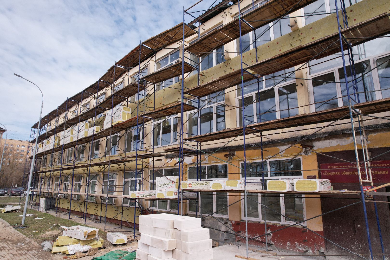 видео с коптера,  ремонт школы 17 в Серпухове,