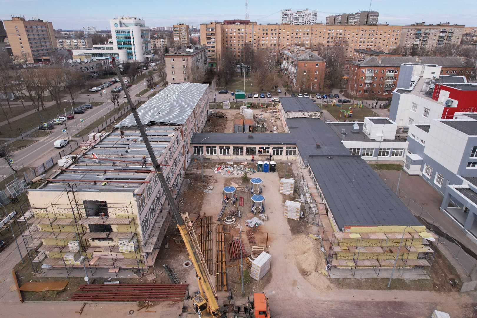 видео с коптера,  ремонт школы 17 в Серпухове,