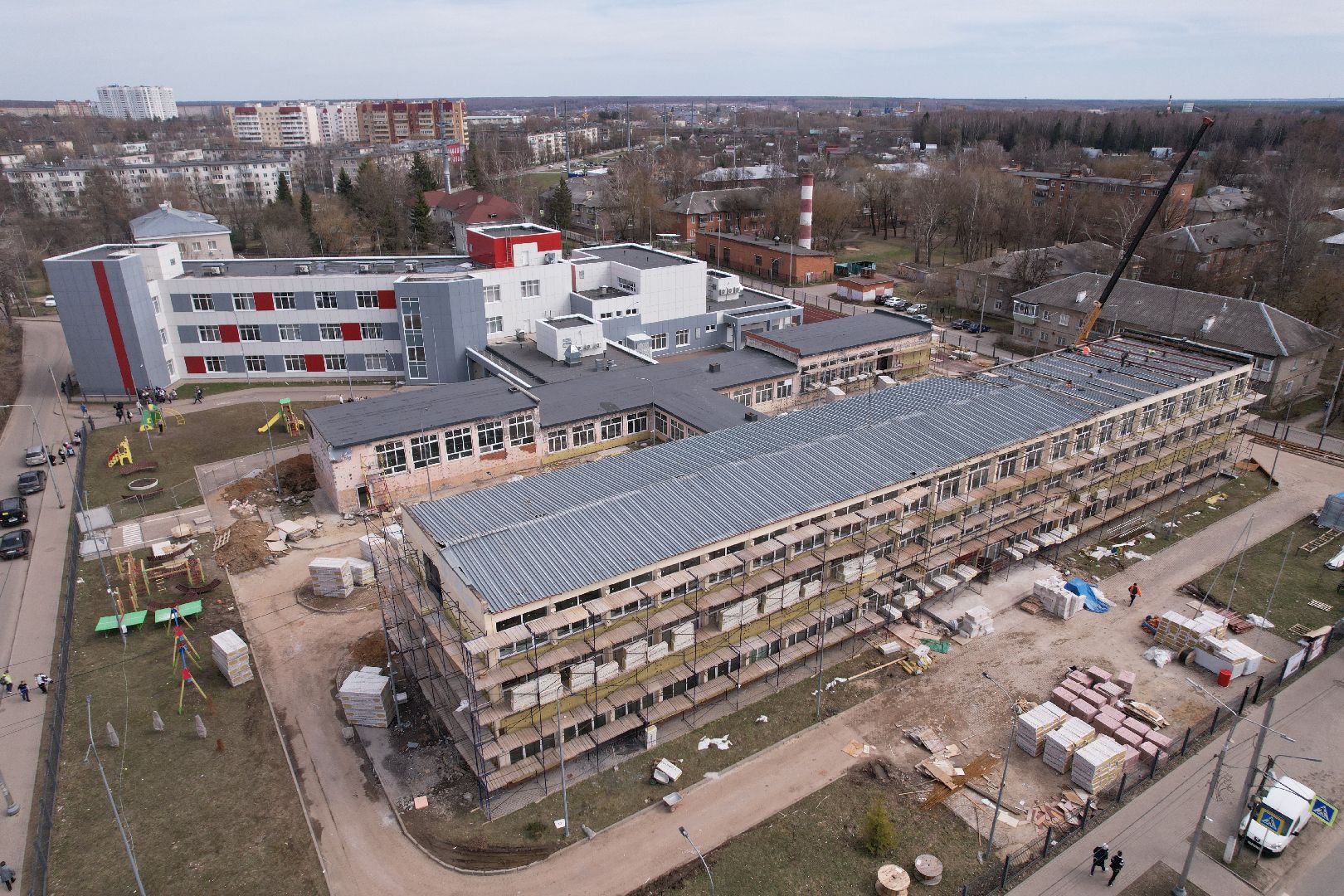 видео с коптера,  ремонт школы 17 в Серпухове,