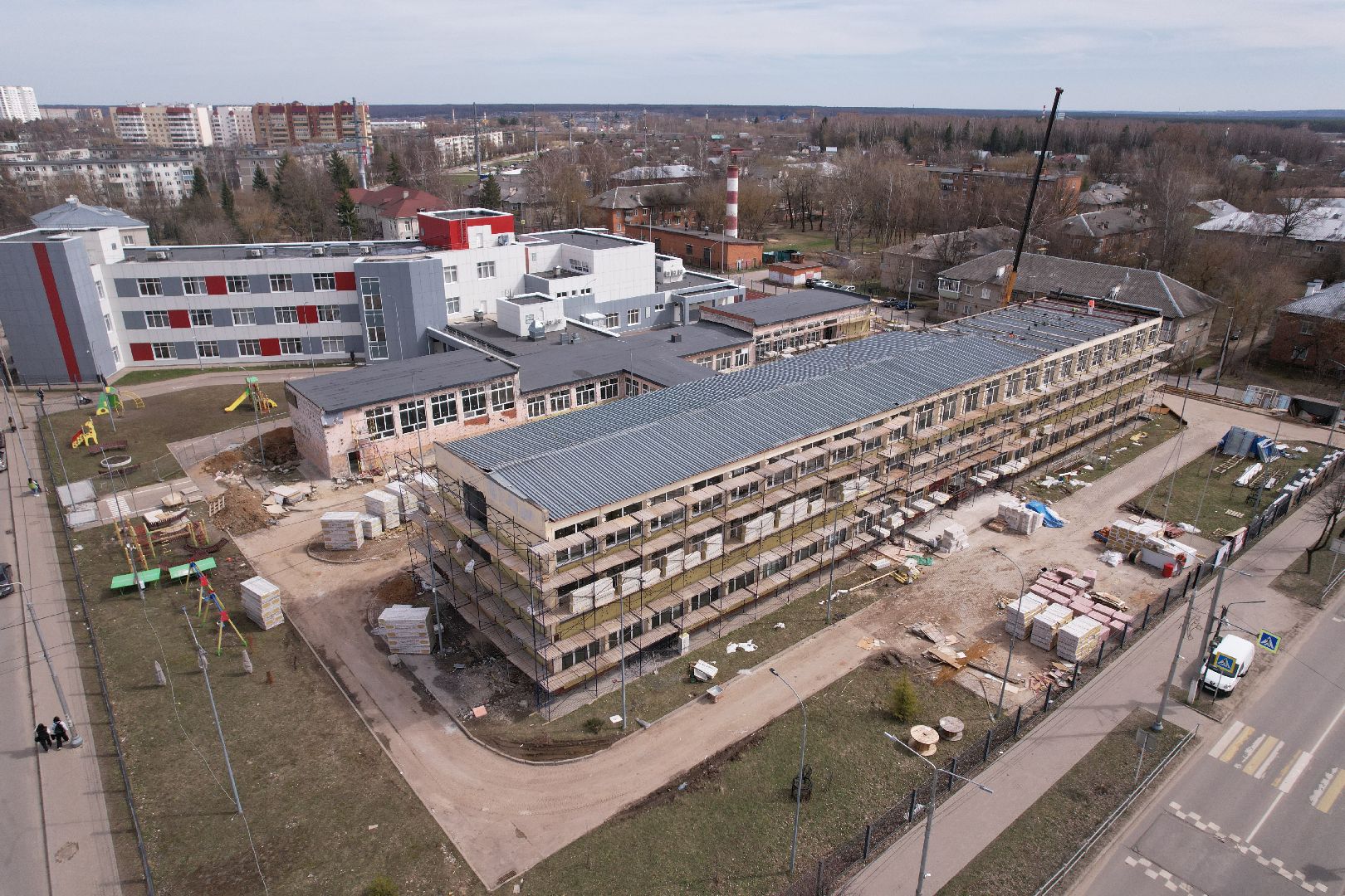 видео с коптера,  ремонт школы 17 в Серпухове,
