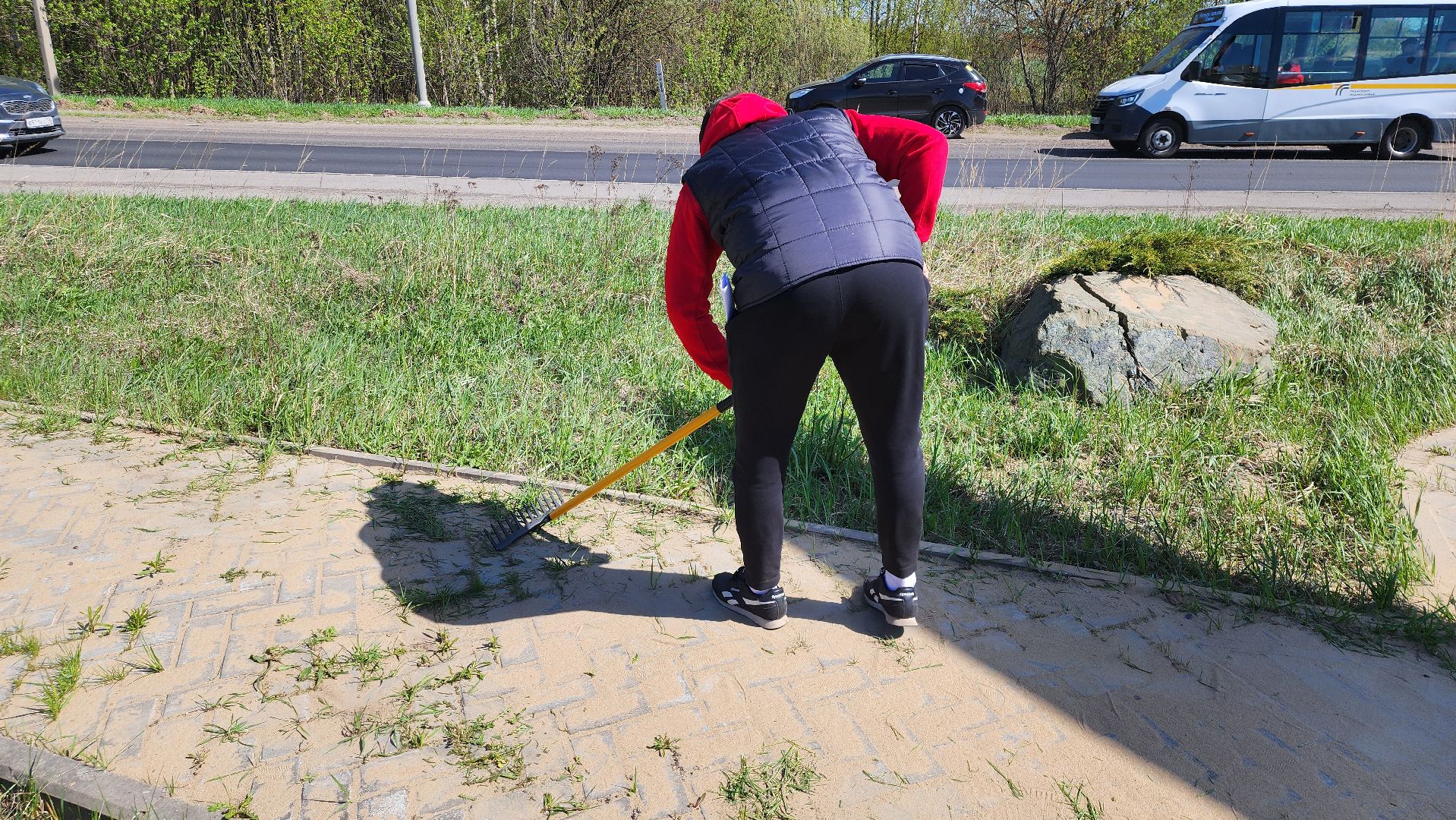 уборка памятников, волонтеры, монино, памятник-самолет ,