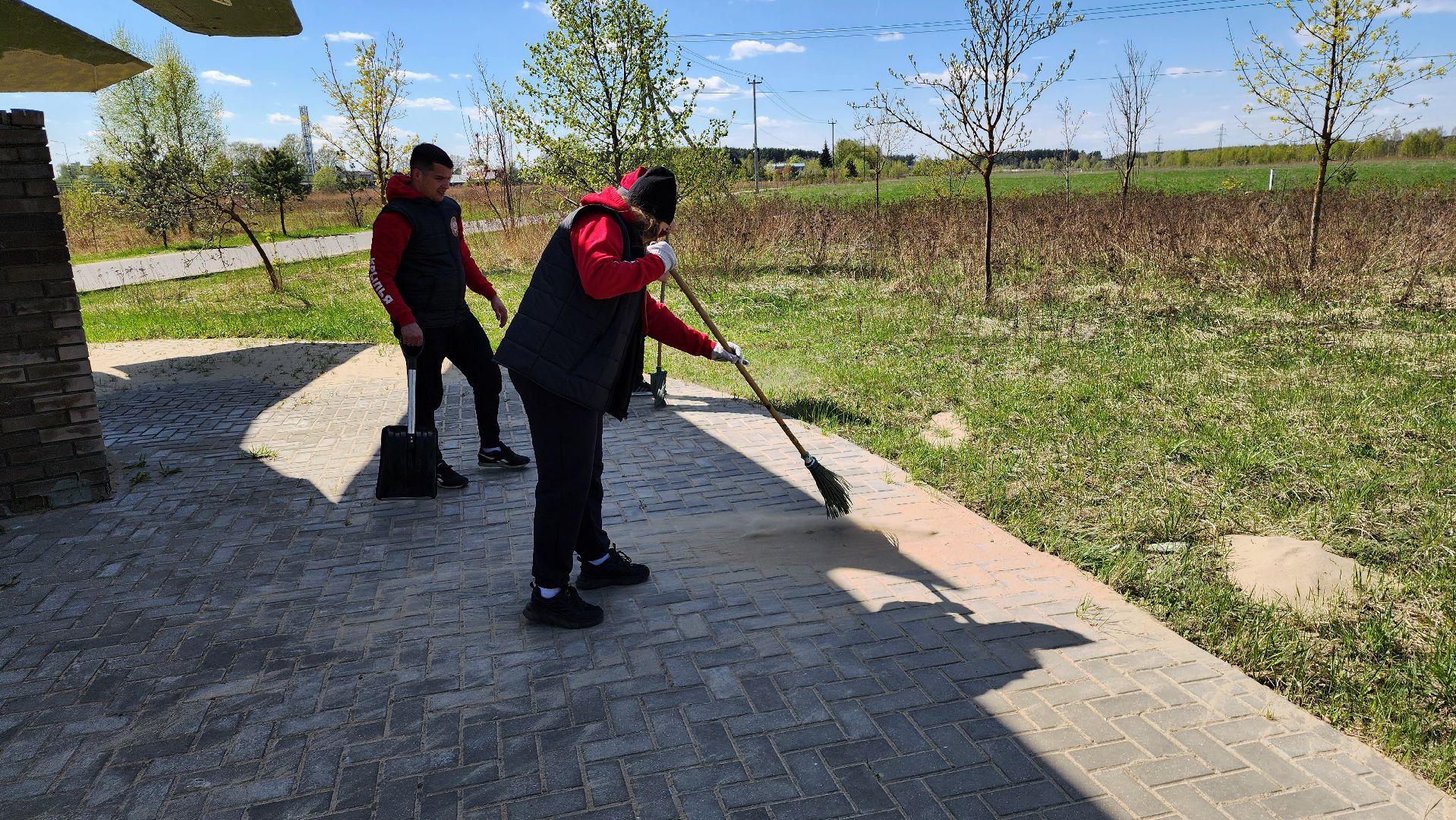 уборка памятников, волонтеры, монино, памятник-самолет ,