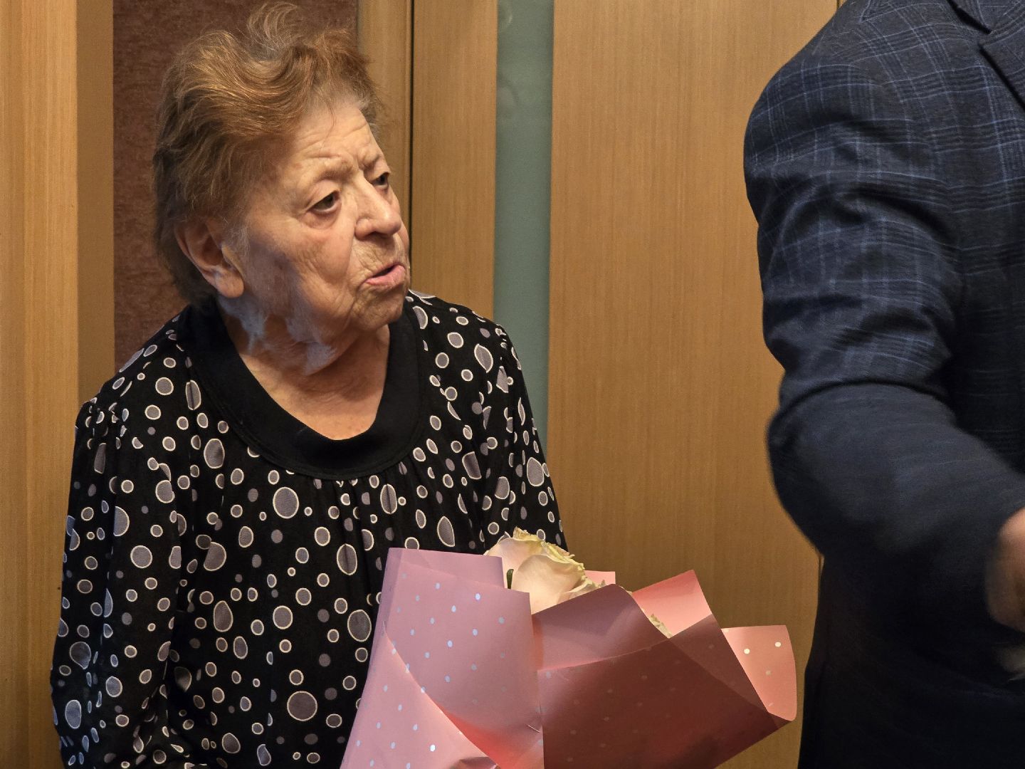 Коломна, табличка на доме в честь ветерана, таблички в честь ветеранов вов,