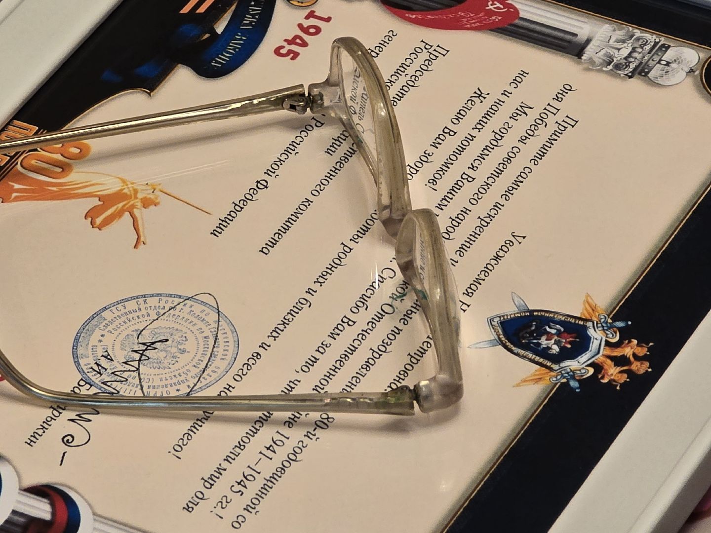 Коломна, табличка на доме в честь ветерана, таблички в честь ветеранов вов,