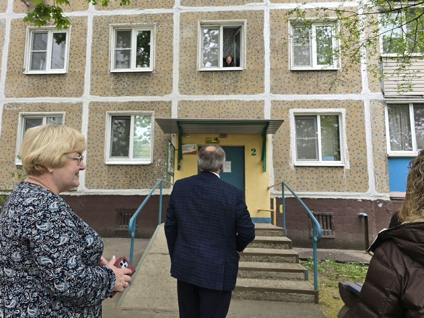 Коломна, табличка на доме в честь ветерана, таблички в честь ветеранов вов,