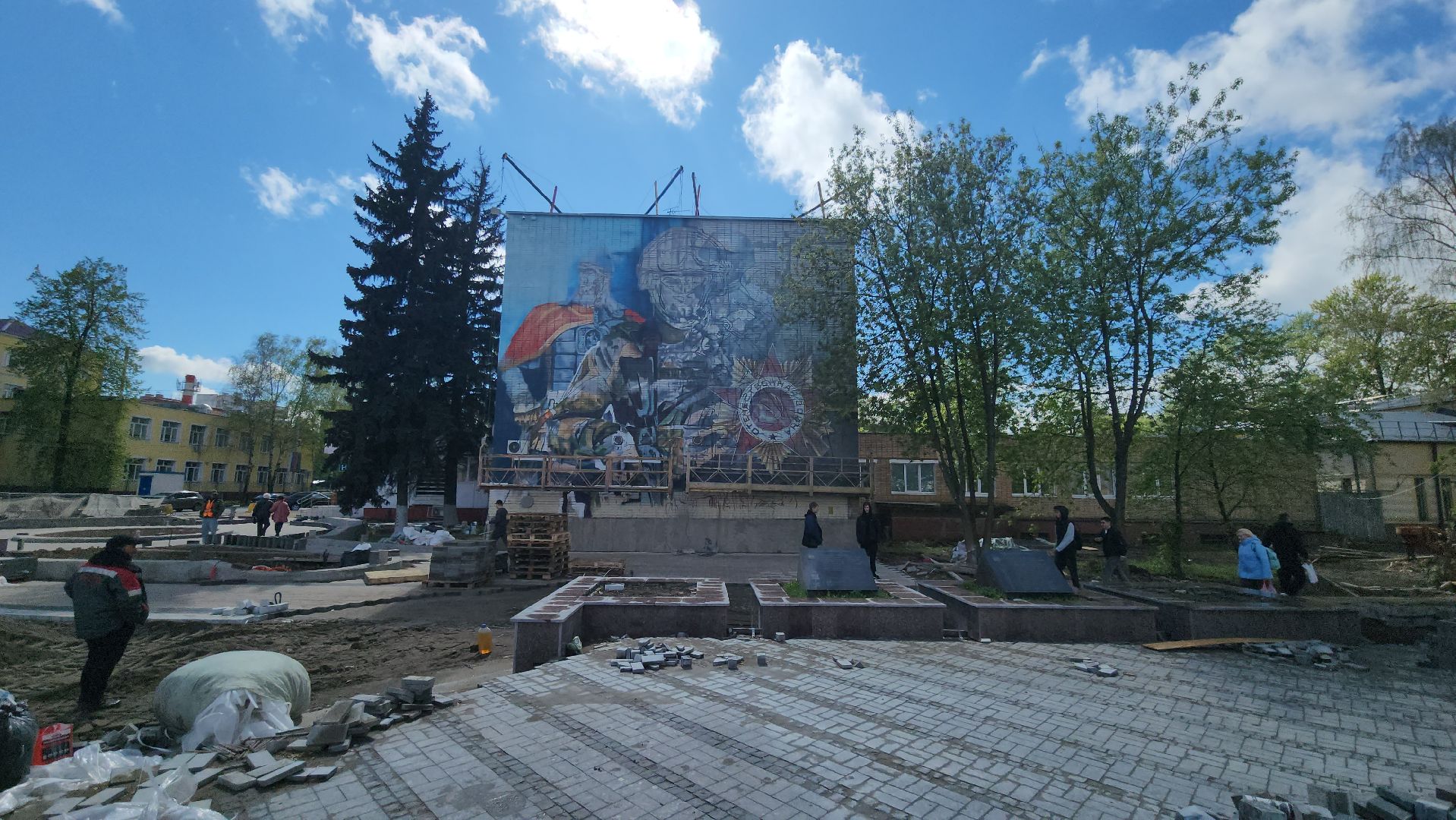 люберцы, мурал, центральная поликлиника люберец, герой сво, 80 - летие победы,