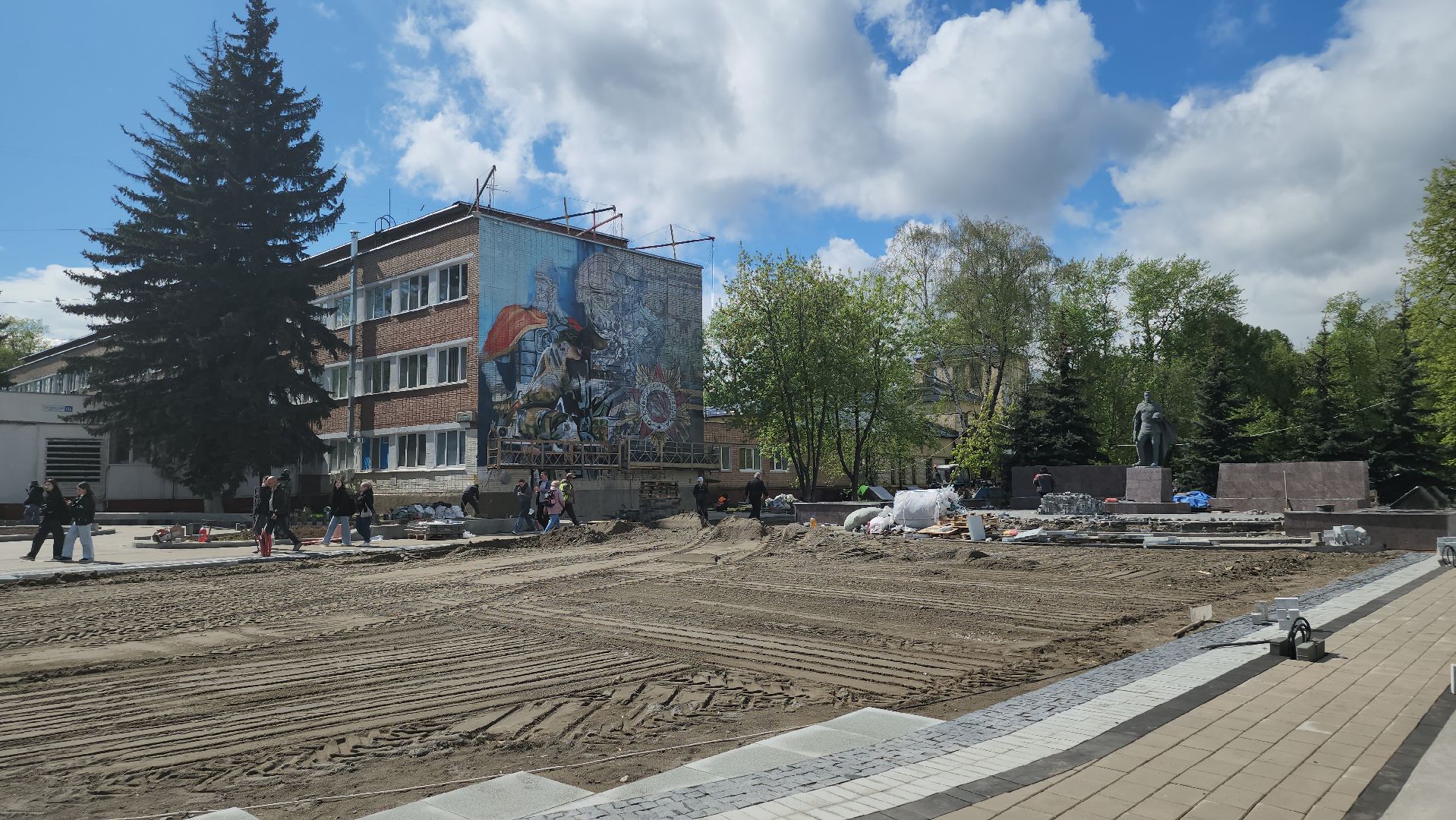 люберцы, мурал, центральная поликлиника люберец, герой сво, 80 - летие победы,