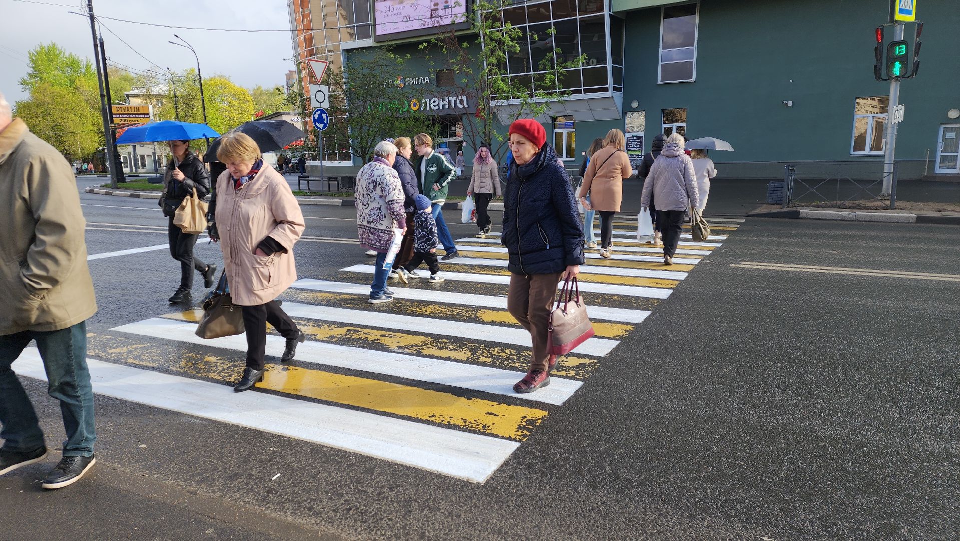 пушкино, дорожная разметка, обновление разметки, торговый центр, пешеходный переход, коммунальная служба,