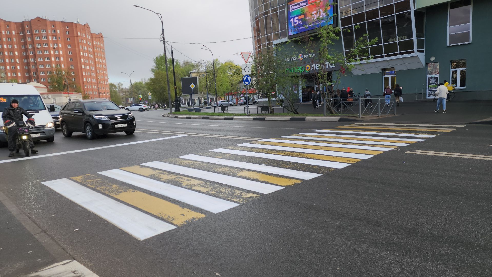 пушкино, дорожная разметка, обновление разметки, торговый центр, пешеходный переход, коммунальная служба,