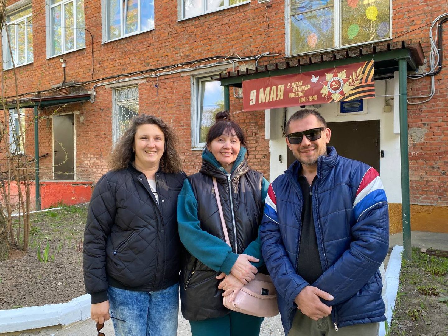 Чехов, школа-интернат, благотворительная акция, опиловка деревьев, измельчение веток, уборка территории, благоустройство, компания СрубСтрой, благотворительная точка добра Манаим,