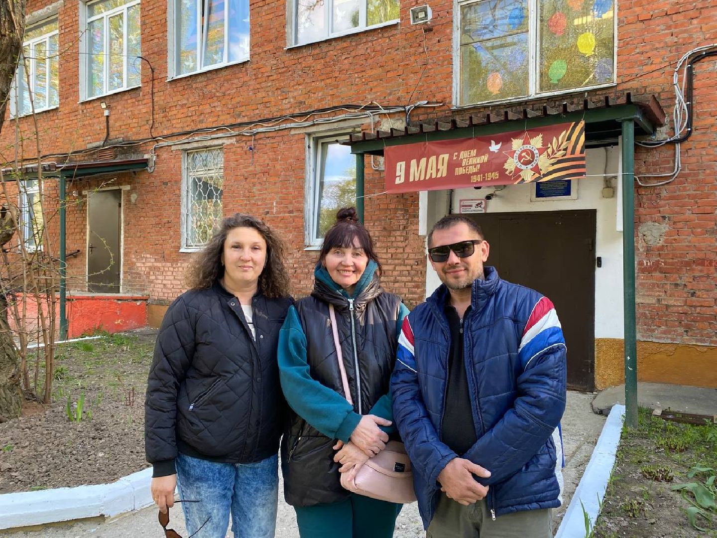 Чехов, школа-интернат, благотворительная акция, опиловка деревьев, измельчение веток, уборка территории, благоустройство, компания СрубСтрой, благотворительная точка добра Манаим,