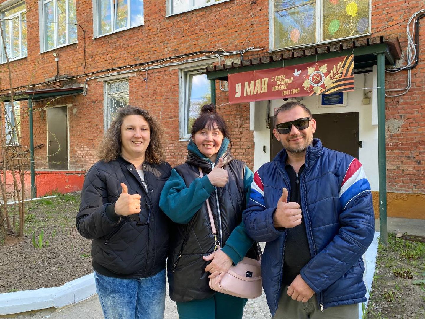 Чехов, школа-интернат, благотворительная акция, опиловка деревьев, измельчение веток, уборка территории, благоустройство, компания СрубСтрой, благотворительная точка добра Манаим,