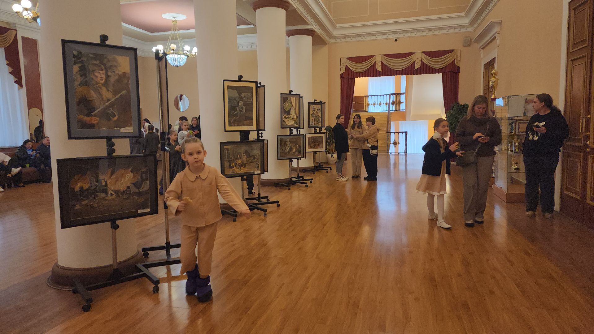 пушкино,  экспозиция, великая отечественная война, 80-летие великой победы, картины, художественная выставка, художественная школа, патриотизм, история,