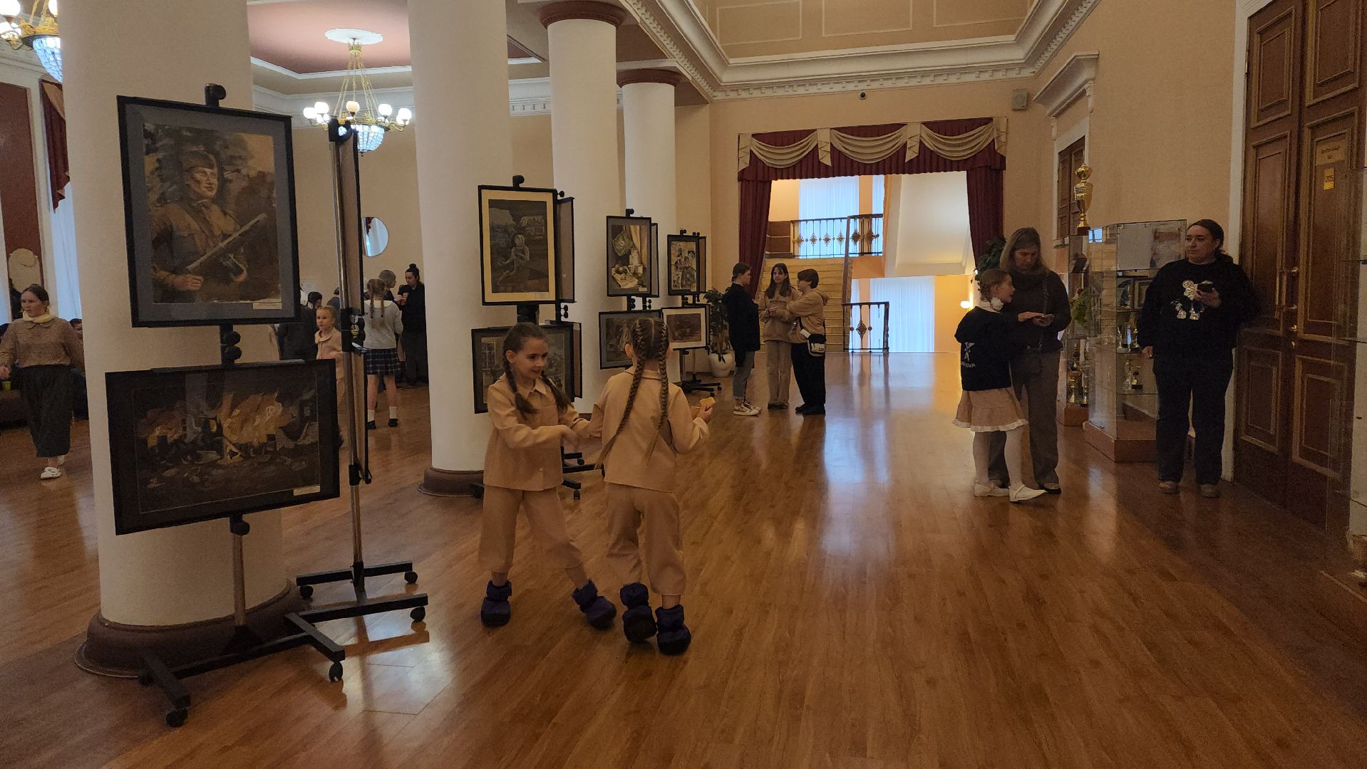 пушкино,  экспозиция, великая отечественная война, 80-летие великой победы, картины, художественная выставка, художественная школа, патриотизм, история,