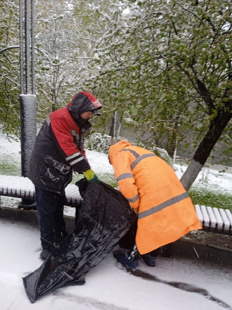 май со снегом, уборка снега, власиха май снег, снег май,