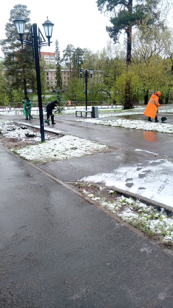 май со снегом, уборка снега, власиха май снег, снег май,