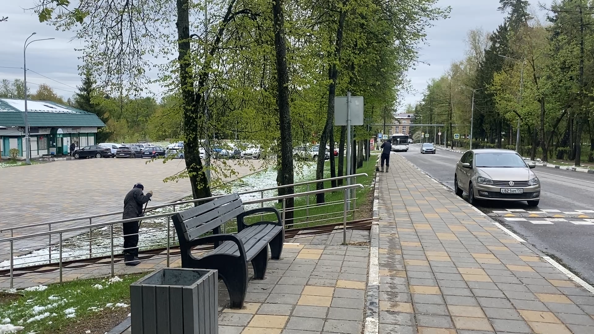 май со снегом, уборка снега, власиха май снег, снег май,