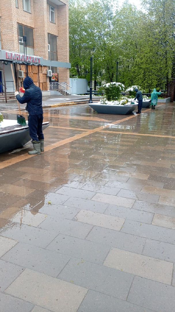 май со снегом, уборка снега, власиха май снег, снег май,