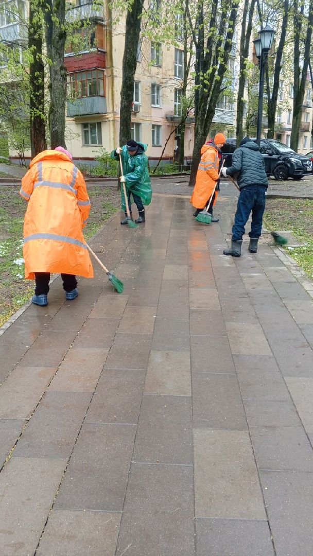 май со снегом, уборка снега, власиха май снег, снег май,