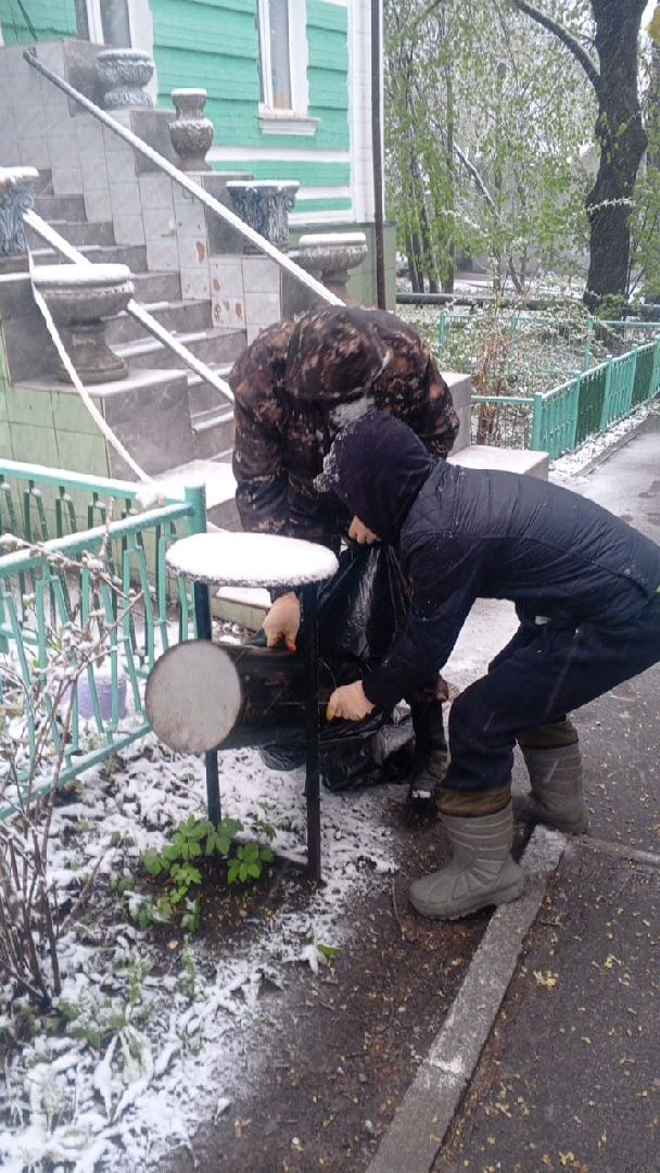 май со снегом, уборка снега, власиха май снег, снег май,
