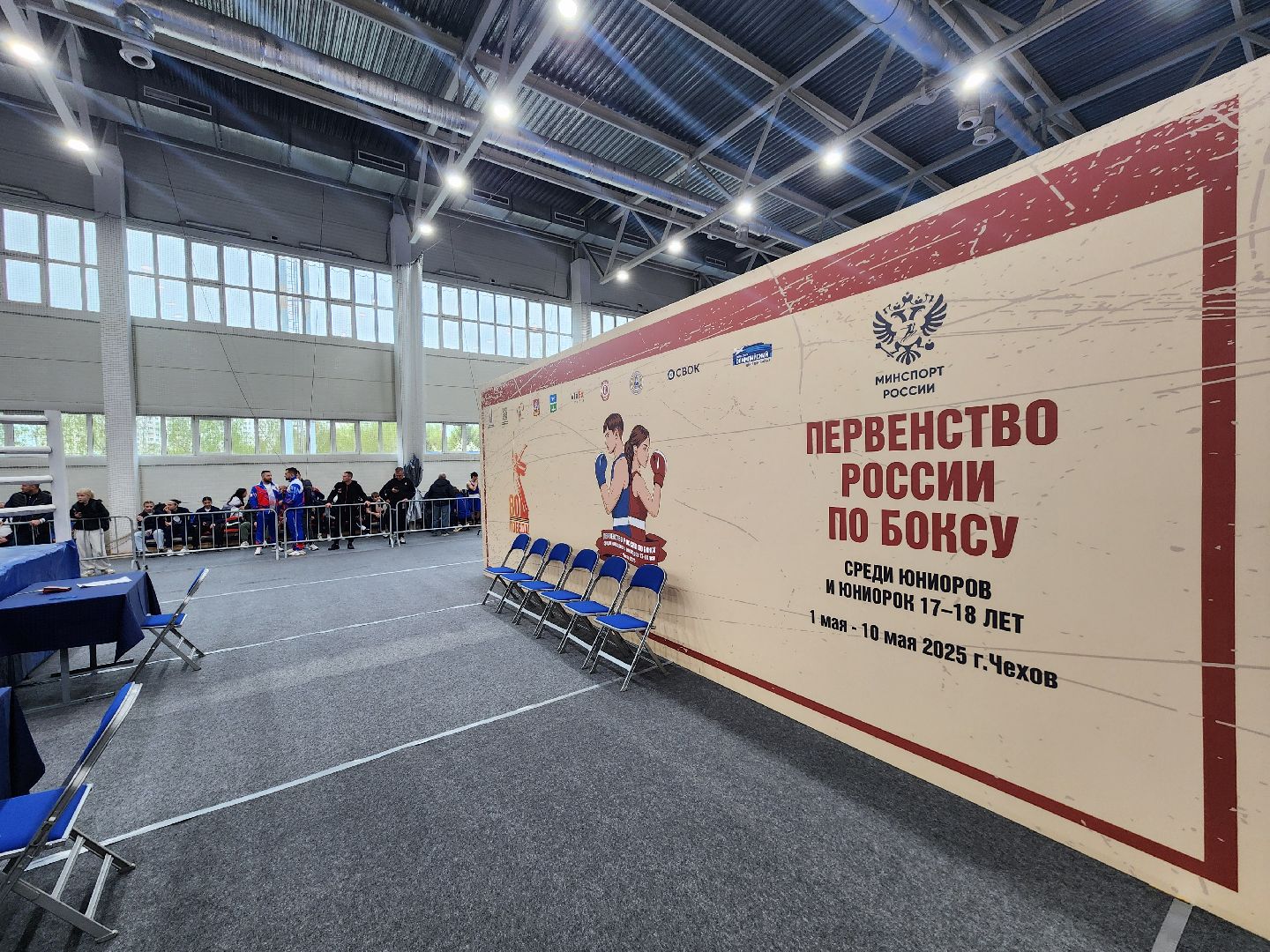 Чехов, дворец спорта олимпийский, первенство России по боксу, юниоры и юниорки, разные весовые категории, соревнования, состязания, 17-18 лет, Денис Лебедев, Александр Поветкин,