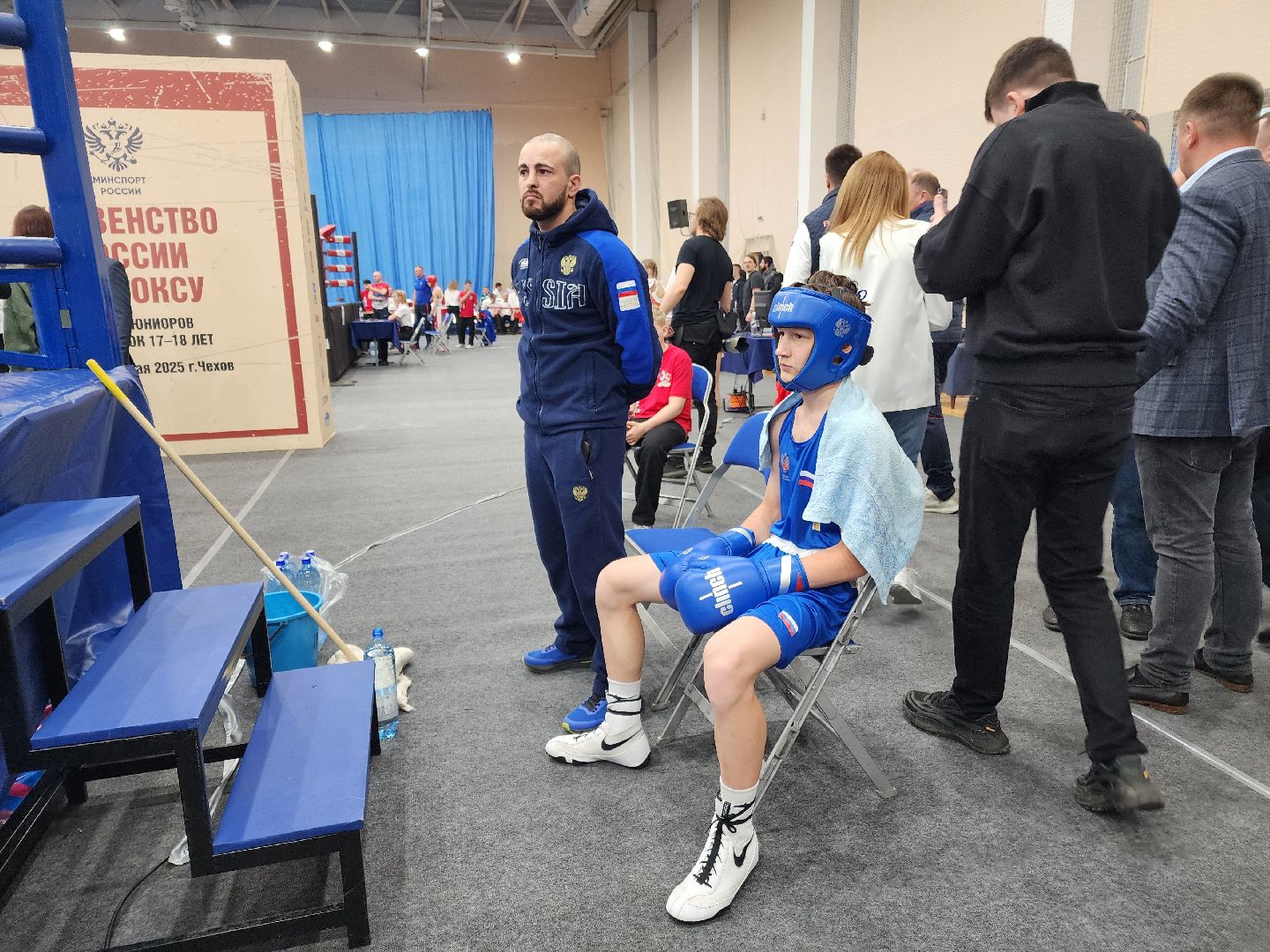 Чехов, дворец спорта олимпийский, первенство России по боксу, юниоры и юниорки, разные весовые категории, соревнования, состязания, 17-18 лет, Денис Лебедев, Александр Поветкин,