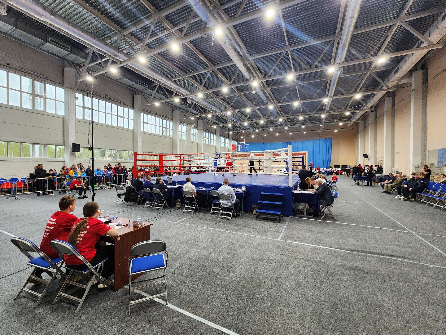 Чехов, дворец спорта олимпийский, первенство России по боксу, юниоры и юниорки, разные весовые категории, соревнования, состязания, 17-18 лет, Денис Лебедев, Александр Поветкин,